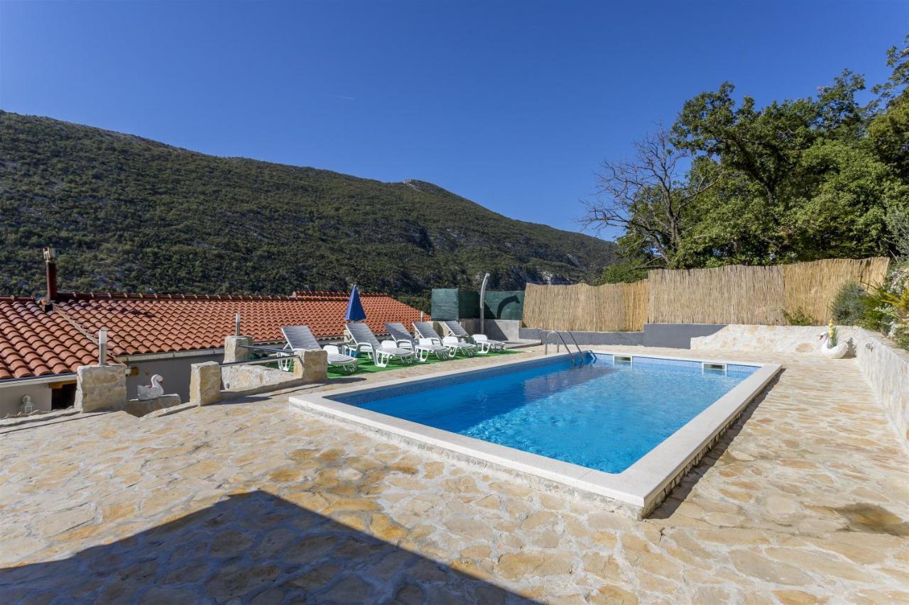 Holiday Home Dijamant Kucice Exterior photo